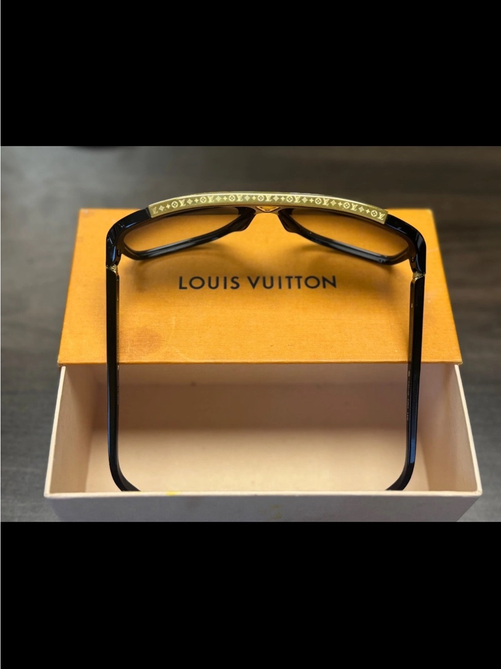Louis Vuitton Black and Gold Men’s Aviator Glasses - Picture 3 of 4